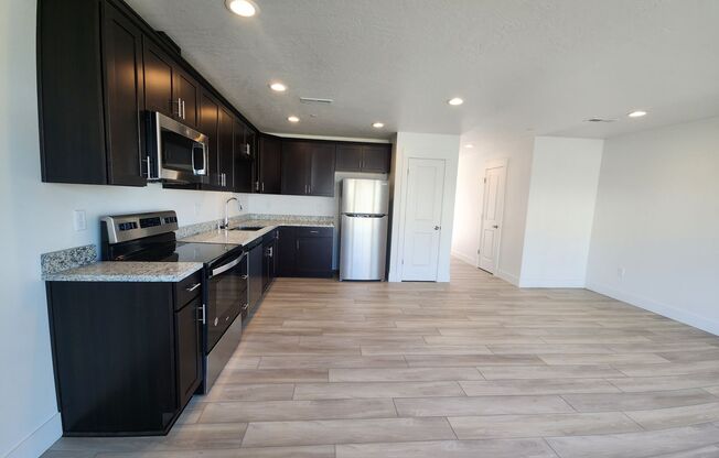 3 beds, 2.5 baths, $1,995, Unit A-101