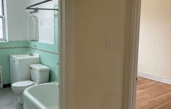 2 beds, 2 baths, 1,303 sqft, $2,150, Unit New King Edward  302