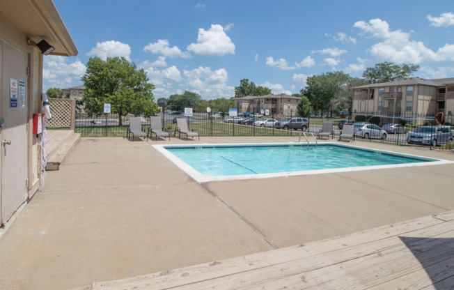 2 beds, 1 bath, 720 sqft, $1,195, Unit 98