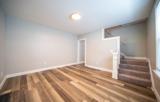 3 beds, 1 bath, $1,495, Unit 701