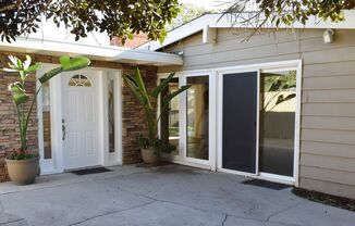 3BR 2BA San Carlos Home - Vinyl Flooring, Lots of Natural Light, Washer/Dryer, AC, Pet Friendly, 1 Car Attached Garage