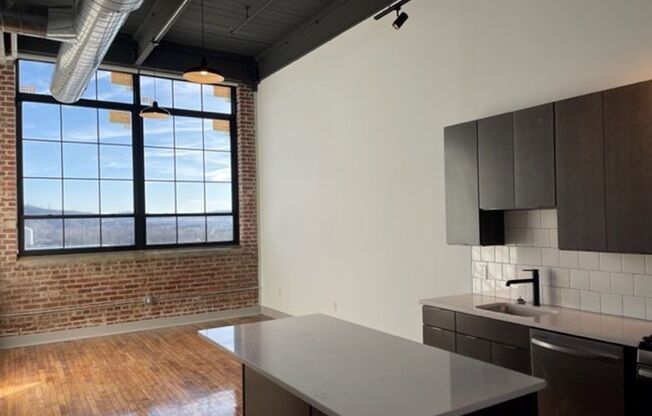 1 bed, 1 bath, 745 sqft, $1,650, Unit 356