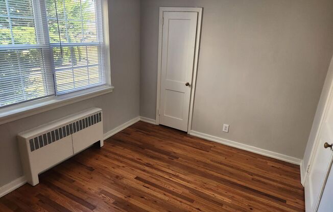 2 beds, 1 bath, 897 sqft, $2,235, Unit B-05