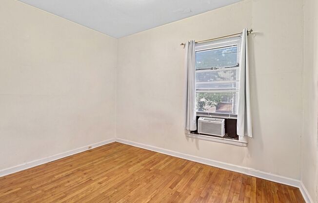 3 beds, 2 baths, 1,300 sqft, $3,300, Unit 2W
