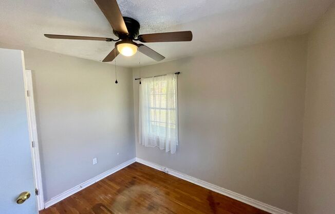 3 beds, 1 bath, $1,300