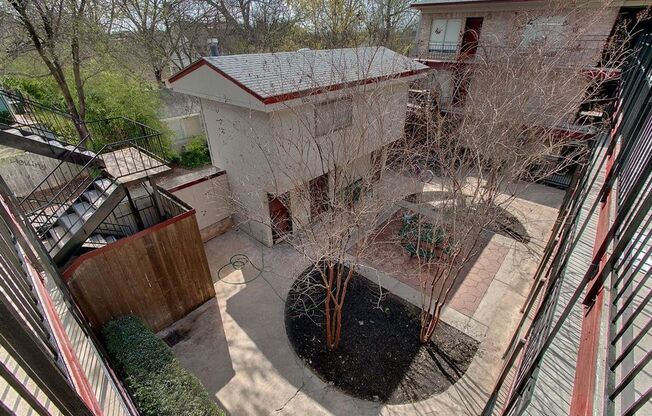 West Campus 1x1 @ 2207 Leon St.