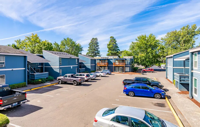 Fairway Downs - Updated Apartments - 6 Weeks Free!