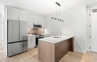 1233 W VAN BUREN ST