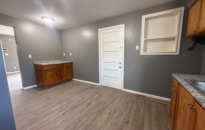 2 bedroom home - Ferguson - Remodeled -1st floor laundry