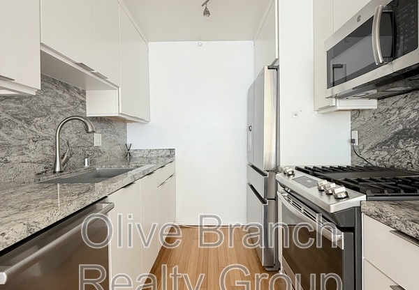 1222 N Olive Dr