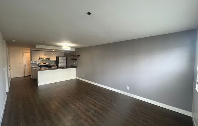 2Bd/ 1Ba in Ballard with balcony, W/D in unit - condo quality!