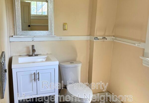 216 LAFAYETTE AVE NE