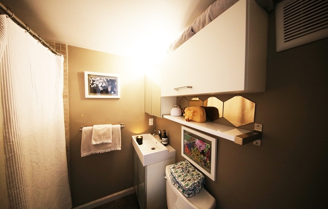 1 bed, 1 bath, 400 sqft, $2,950, Unit 512