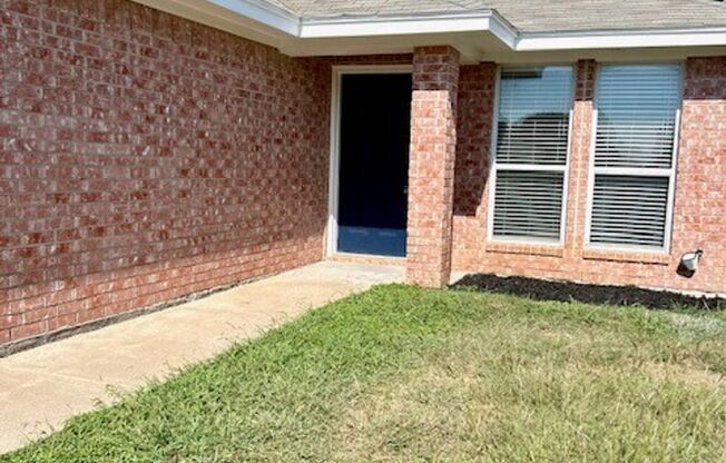 Spacious Duplex with fenced yard!