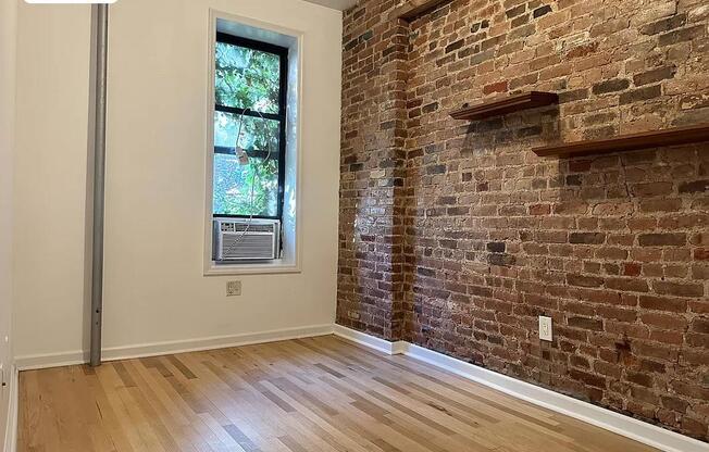 215 E 4 ST