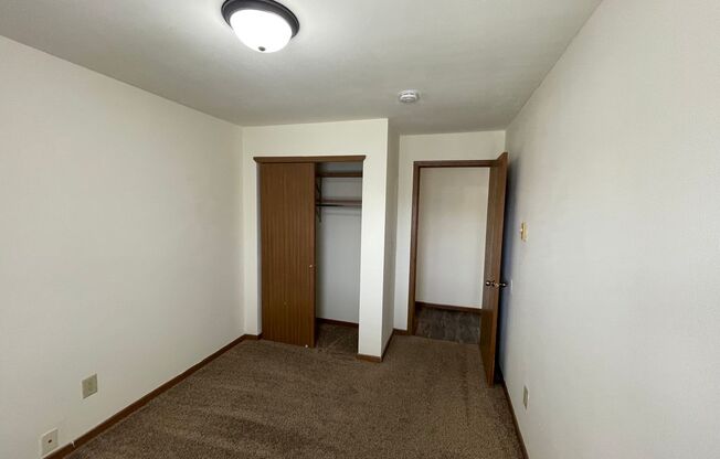 3 beds, 1 bath, 1,040 sqft, $1,695, Unit 3164-306