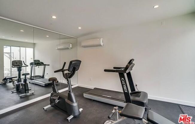 2 beds, 1 bath, 1,100 sqft, $3,100, Unit 306