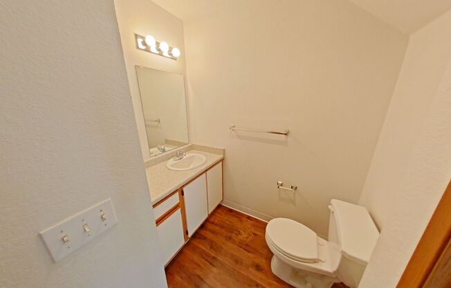 2 beds, 1.5 baths, 896 sqft, $1,395, Unit 634 LaSalle Street #3