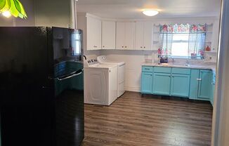 2 beds, 1 bath, $1,295