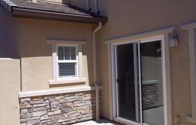 3 beds, 2.5 baths, $2,675, Unit #3014