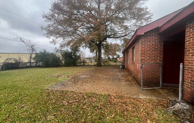 3 bedroom 1 bathroom brick home in West Tuscaloosa