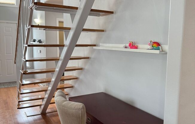 Furnished House Including All Utilities, Internet & Security System Now Available!