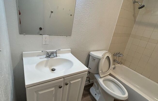 1 bed, 1 bath, 709 sqft, $895, Unit 406-110