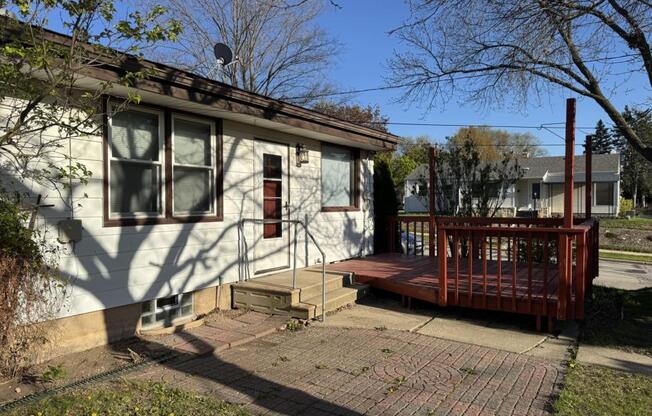 3203 N 94 ST