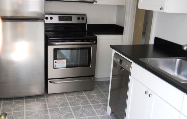 2 beds, 1 bath, $2,350