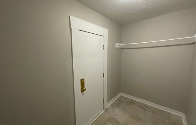 2 beds, 1 bath, $795, Unit 3433 West 50th Street Down Rear