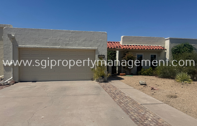 1023 E LAGUNA DR