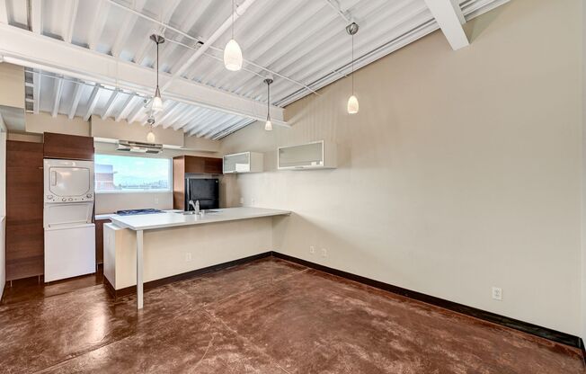 1 bed, 2 baths, $1,750, Unit 409