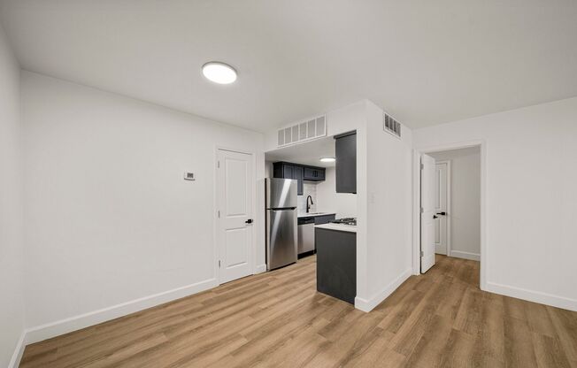 1 bed, 1 bath, 660 sqft, $885, Unit The Elms by ONYX #16