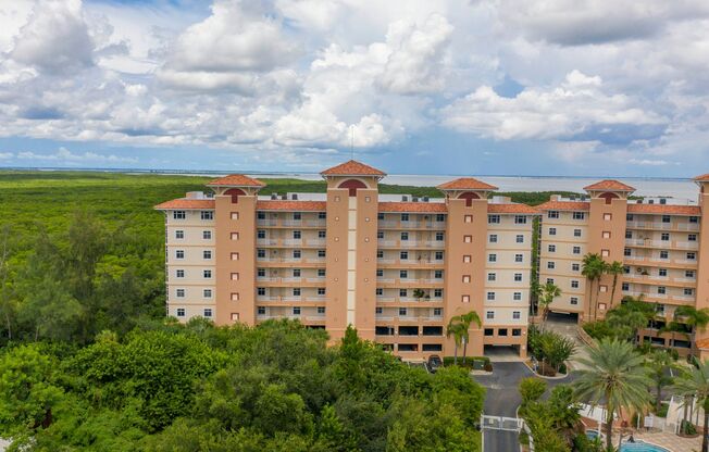 Condo with views of Tampa Bay!