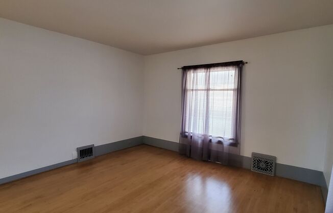 2 beds, 1 bath, $1,050, Unit Unit A