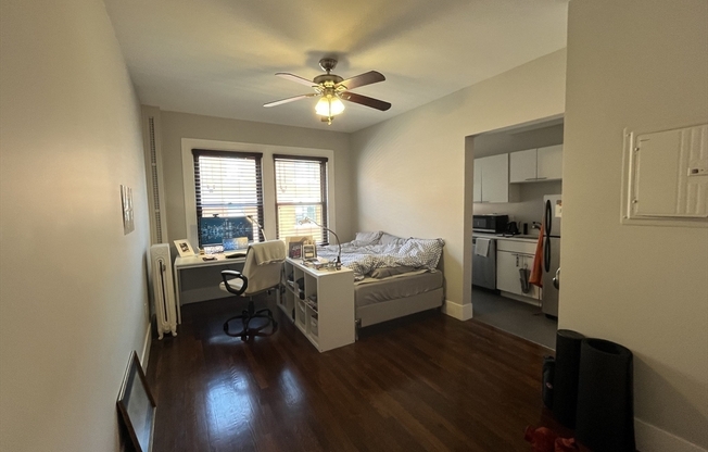 Studio, 1 bath, 450 sqft, $2,450, Unit 117