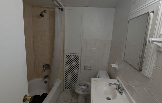 Large Home on a Quiet Street - Torresdale