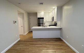 2 beds, 1 bath, 1,100 sqft, $4,000, Unit 7