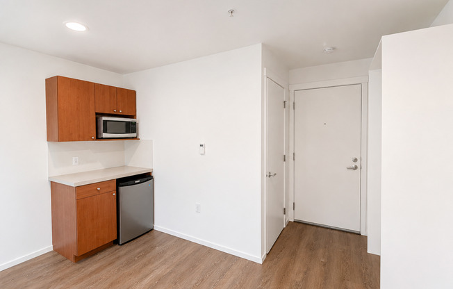 Studio, 1 bath, 176 sqft, $1,095, Unit 4306