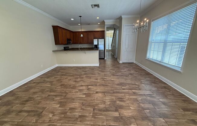ORLANDO: 3 Bed/2.5 bath, 2 Story Townhome in Golden Heights!