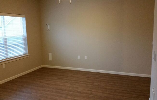 1 bed, 1 bath, 450 sqft, $1,250, Unit 405