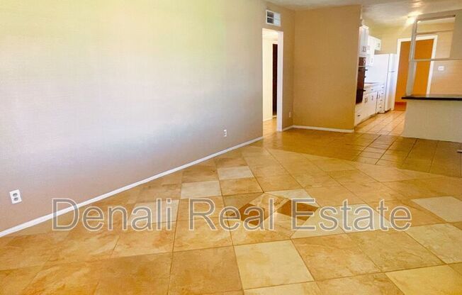 2321 E LYNNE LN
