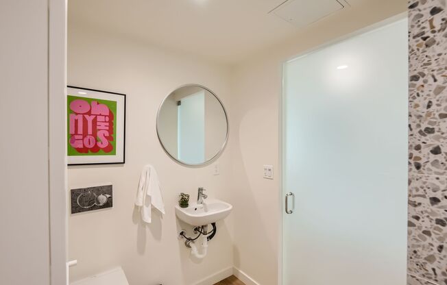 Studio, 1 bath, 300 sqft, $1,950, Unit Apt 704