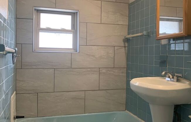 1 bed, 1 bath, $1,225, Unit 5800 Howe - 2