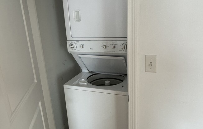 3 beds, 2 baths, 1,600 sqft, $4,200, Unit 3