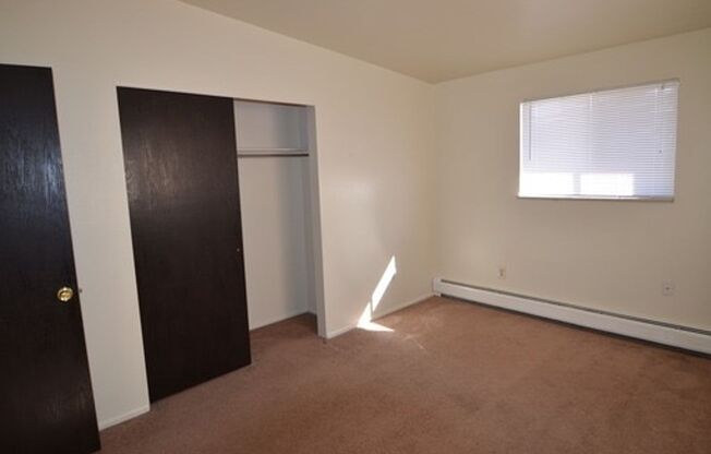 2 beds, 1 bath, 850 sqft, $1,575, Unit B