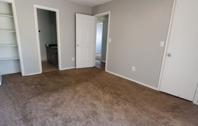 3 beds, 2 baths, 1,200 sqft, $1,400, Unit 519