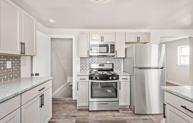 Stunning 2 bedroom home in Mt. Washington available May 1!