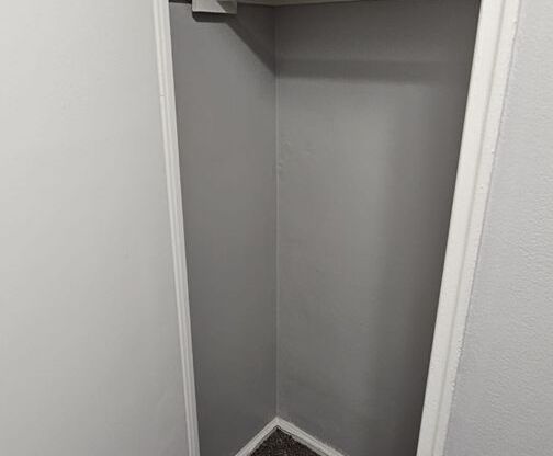 1 bed, 1 bath, 430 sqft, $1,400, Unit 909