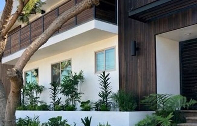 2 beds, 2 baths, 949 sqft, $3,375, Unit 21